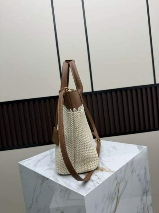 Picture of Prada Handbags _SKUfw233563860fw